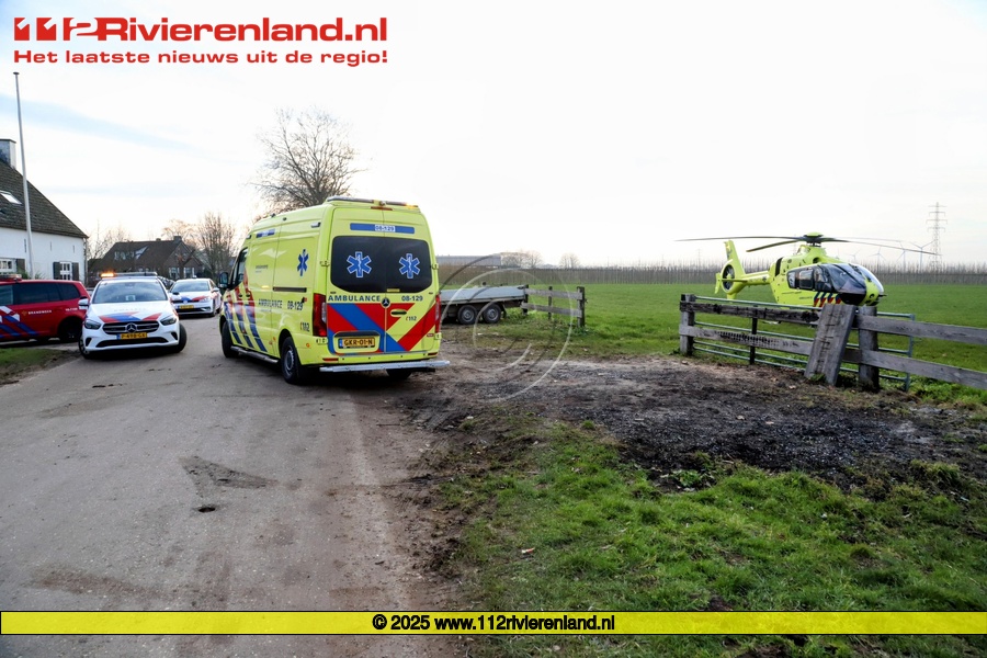 Twee mensen belanden in het water, een overleden