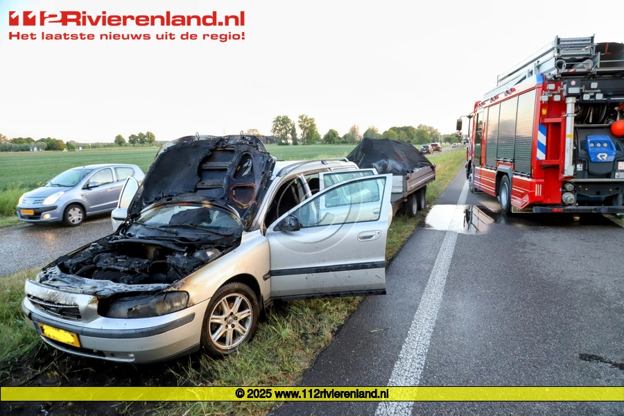Auto brandt uit