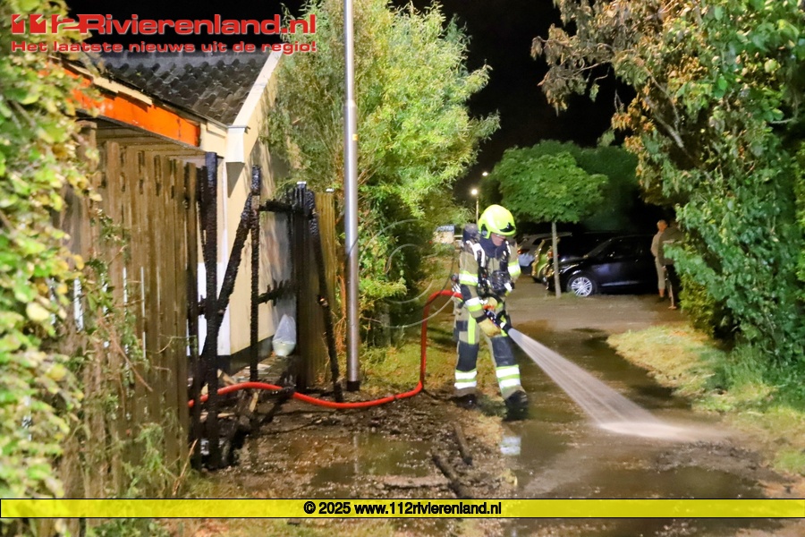 Veel schade bij brand houten schutting