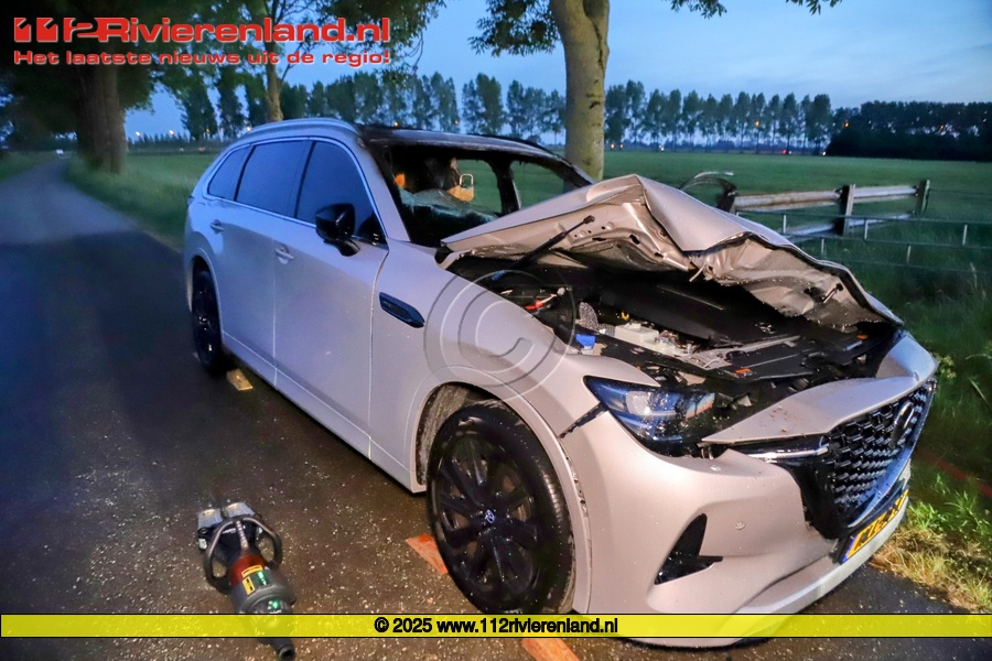 Auto brandt uit aan de Deilsegraaf