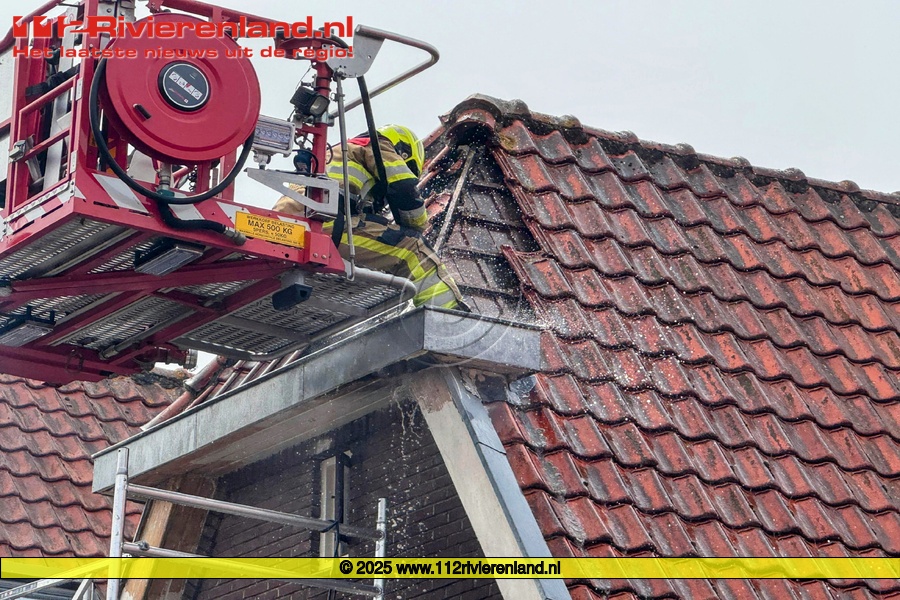 Brandje op dak snel onder controle