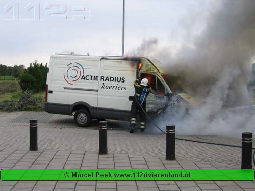 Bestelbus in brand