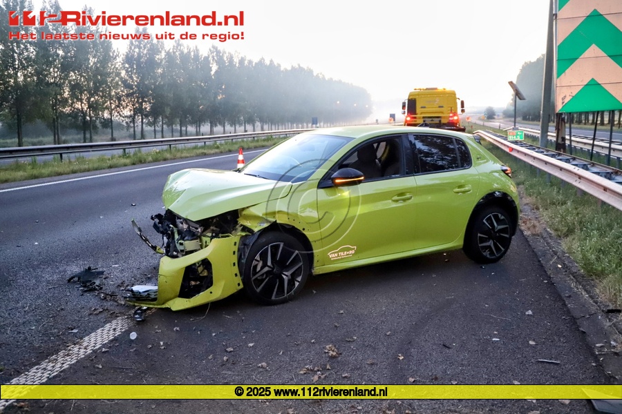 Auto botst op rimob A15