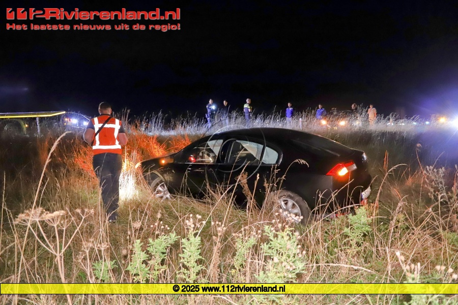 Auto uit de bocht op de afrit