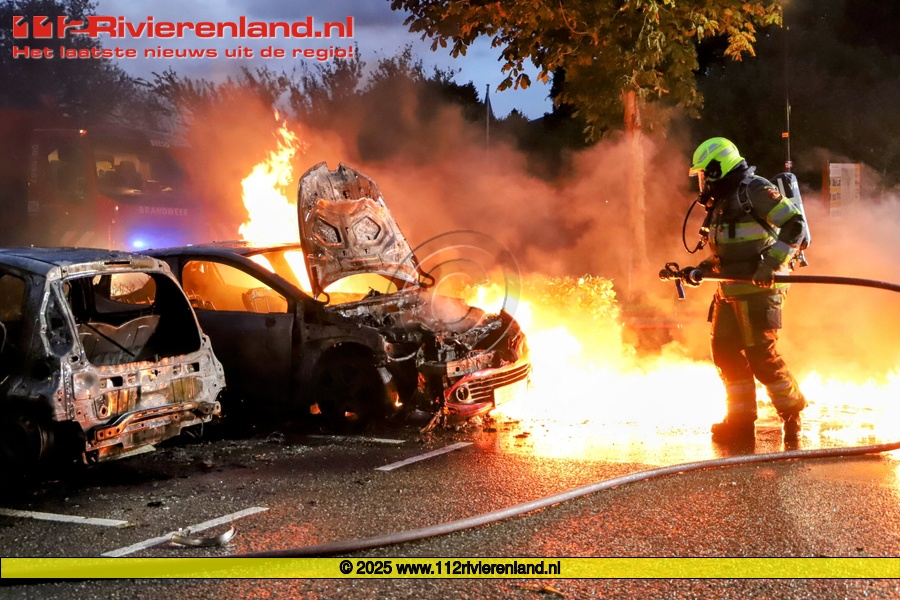 Drie auto's verwoest door brand