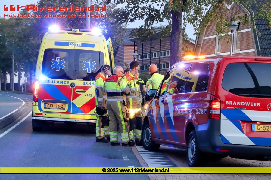 Auto tegen boom