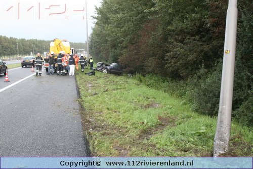 Auto raakt van de A15