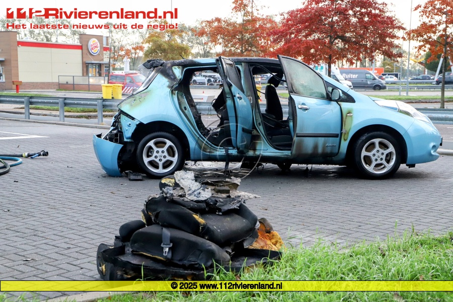 Autobrand nabij tankstation