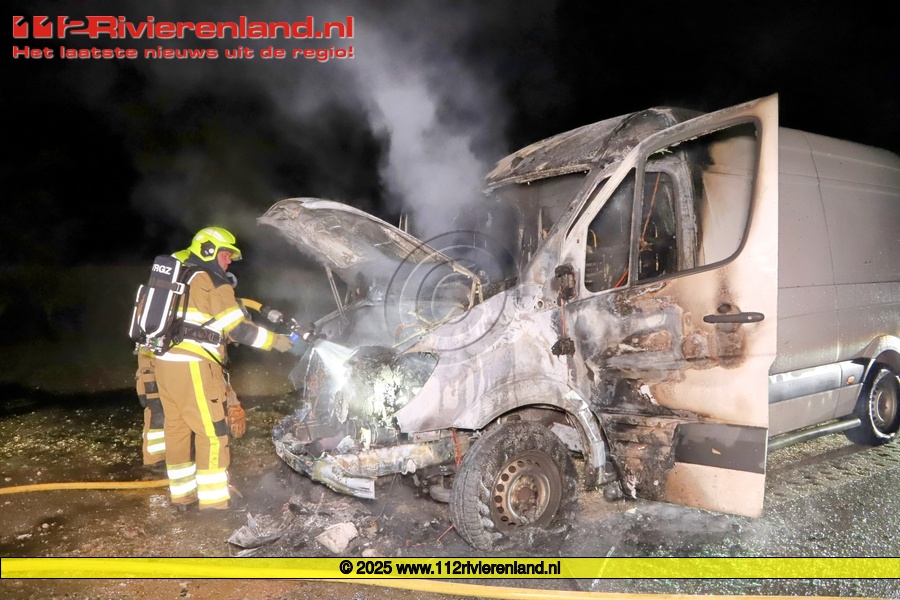 Bestelbusje in de brand