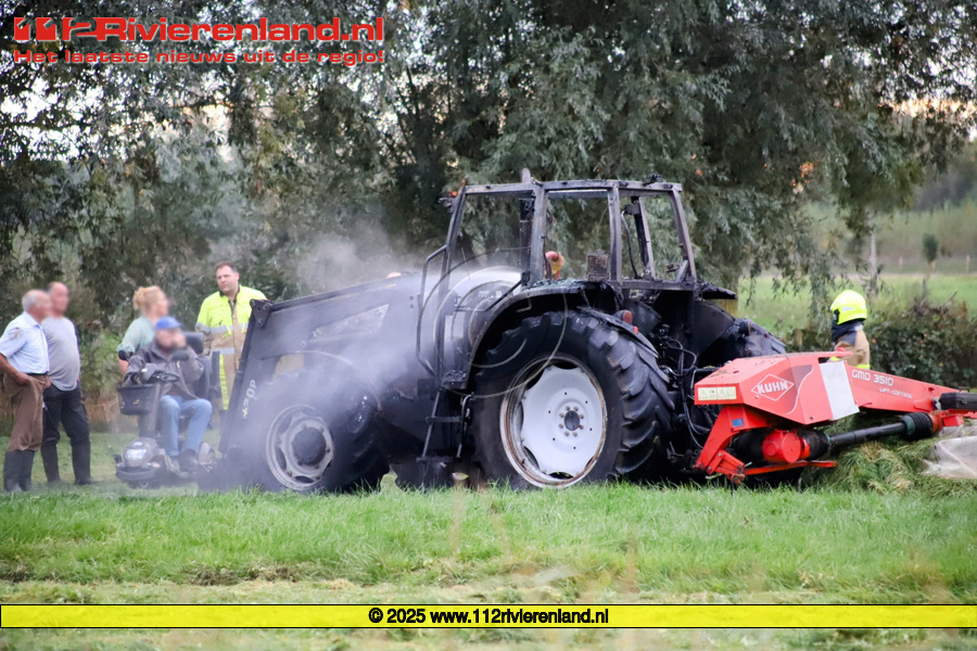 Tractor brandt uit aan de Prijsseweg