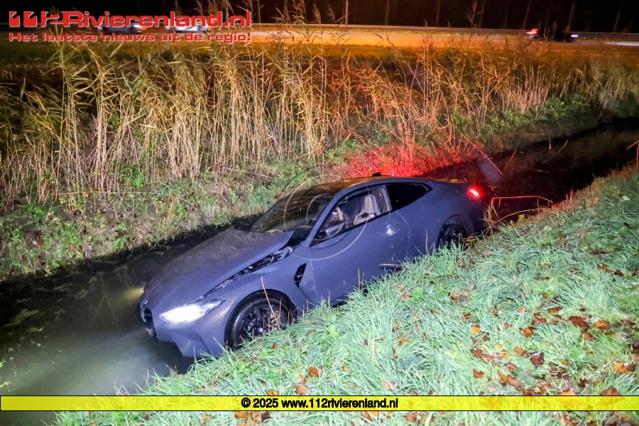 Auto in de sloot bestuurder spoorloos