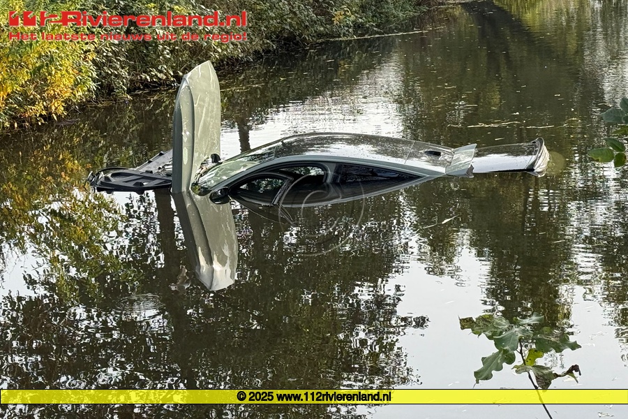 Auto te water aan de Abdij