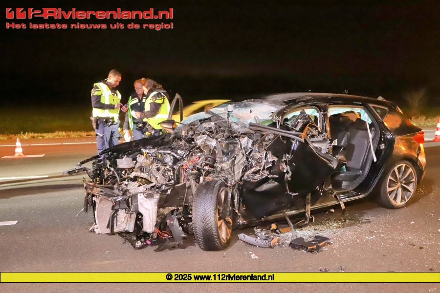 Auto botst tegen pijlwagen op de A2