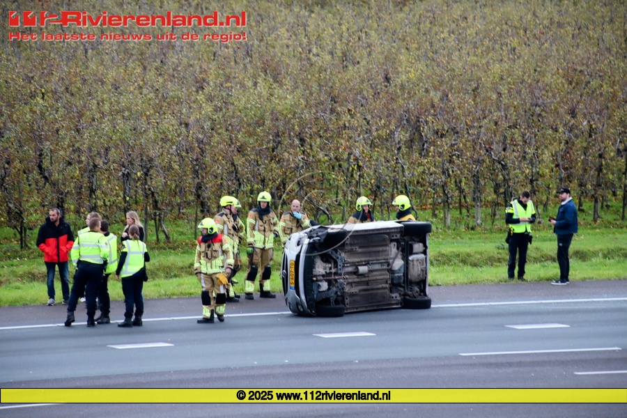 Auto op de zijkant geen gewonden
