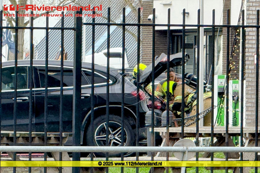 Autobrand op parkeerplaats Bouter Cheese