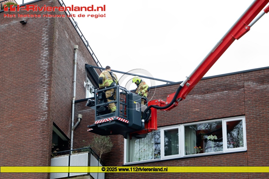 Brandweer helpt bewoner bij buitensluiting