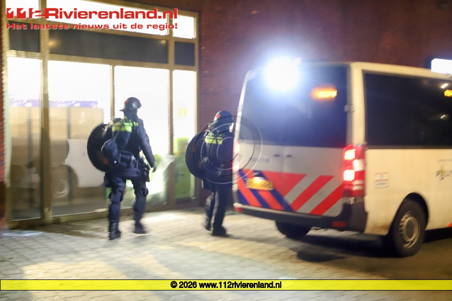 ME ingezet rondom winkelcentrum Westledeplein