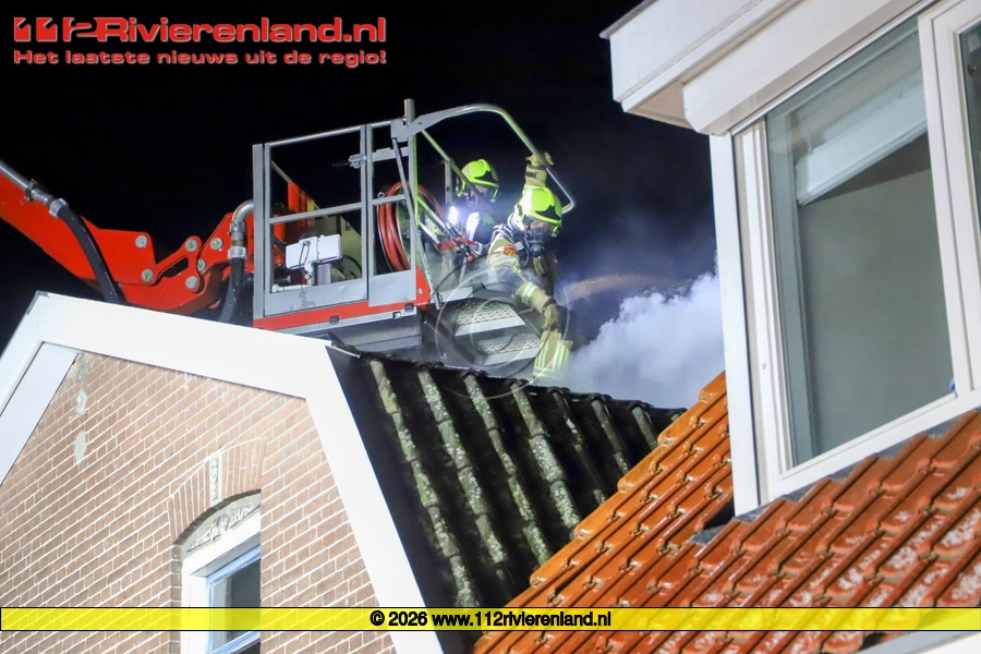 Veel schade bij brand aan het dak