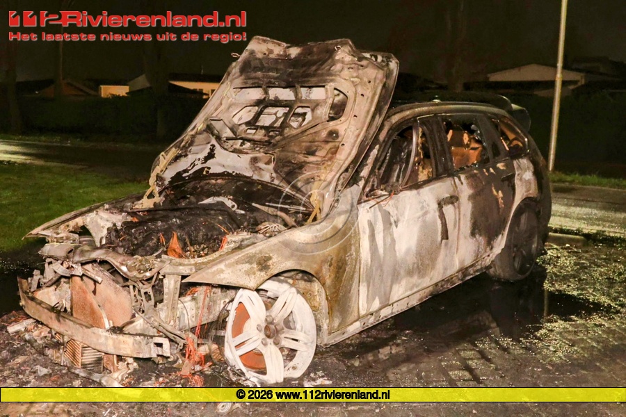 Auto gaat in vlammen op