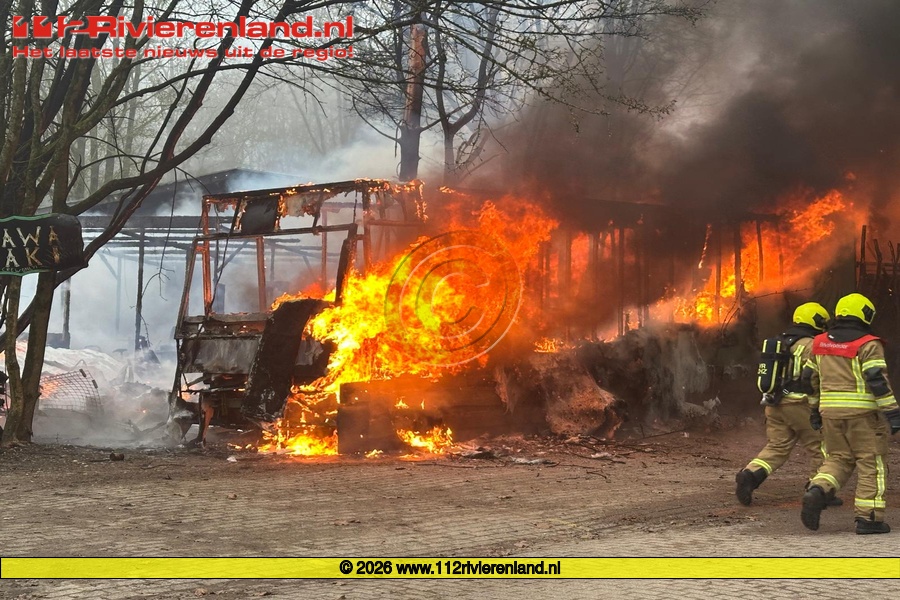 Vuren - Zeer grote brand bij brand caravan