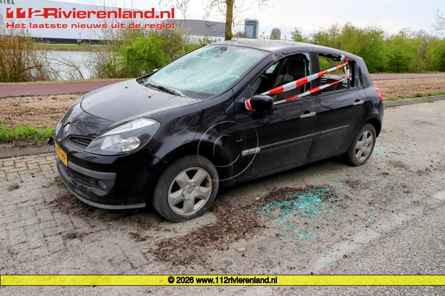 Auto flink vernield aan de Kellenseweg