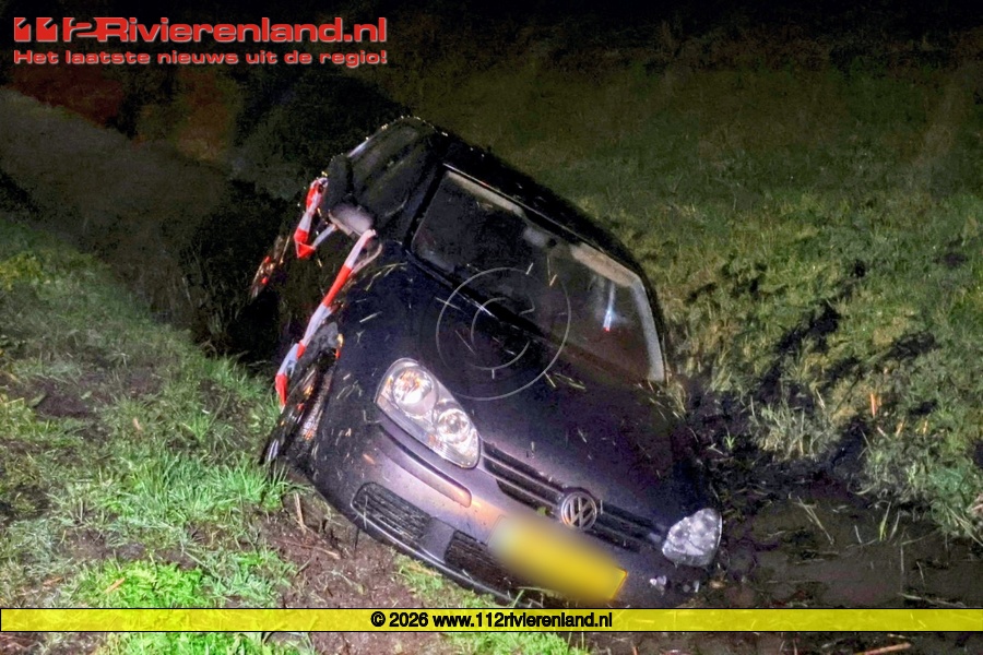 Auto in de sloot