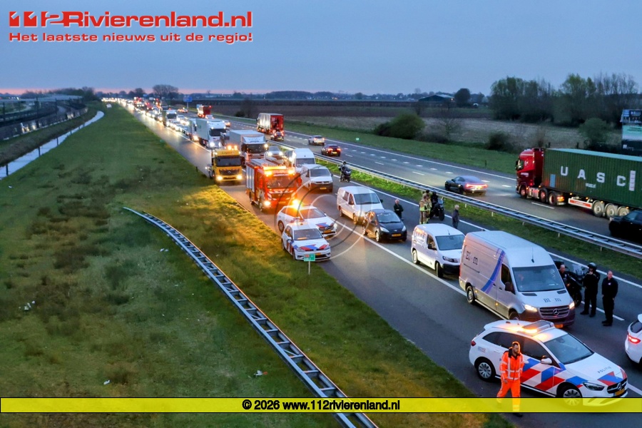 Verkeersinfarct door ongeval A15