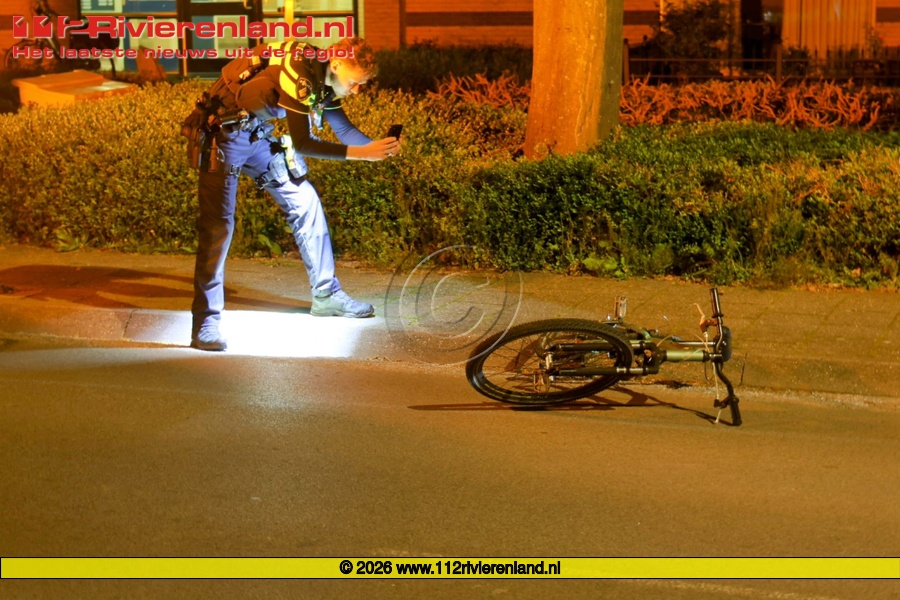 Dreumel - Auto doorgereden bij aanrijding fietser