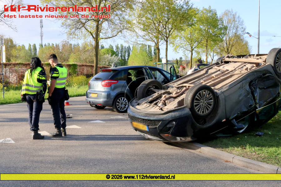 Auto op de kop bij ongeval