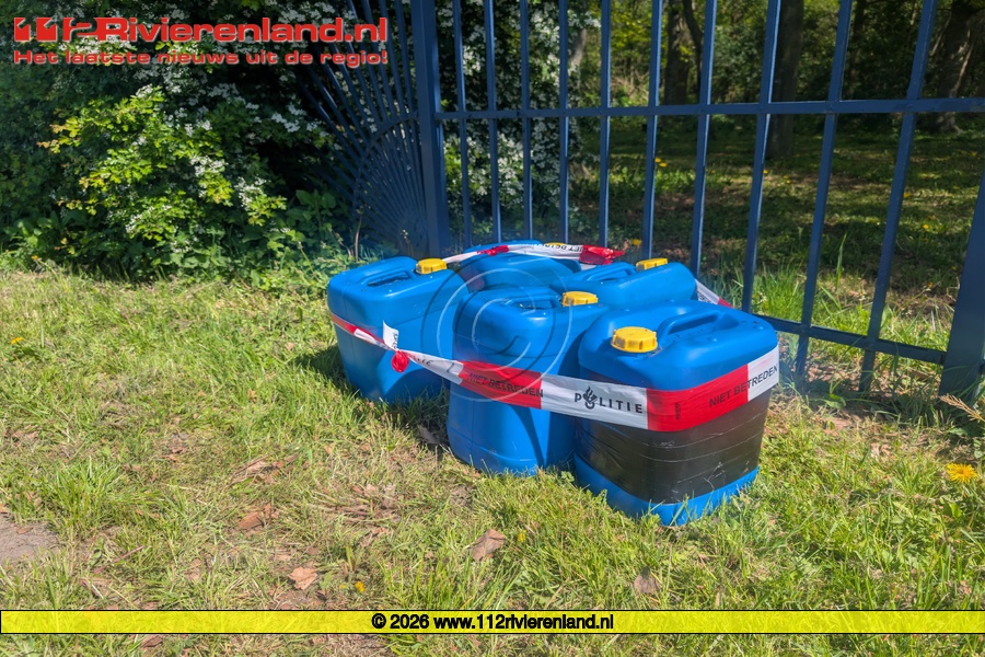 Kerk Avezaath - Jerrycans gedumpt aan de Zoelensestraat