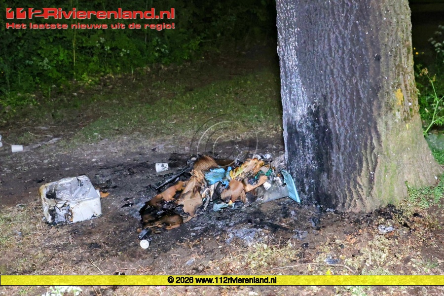 Grote hoeveelheid afval in brand