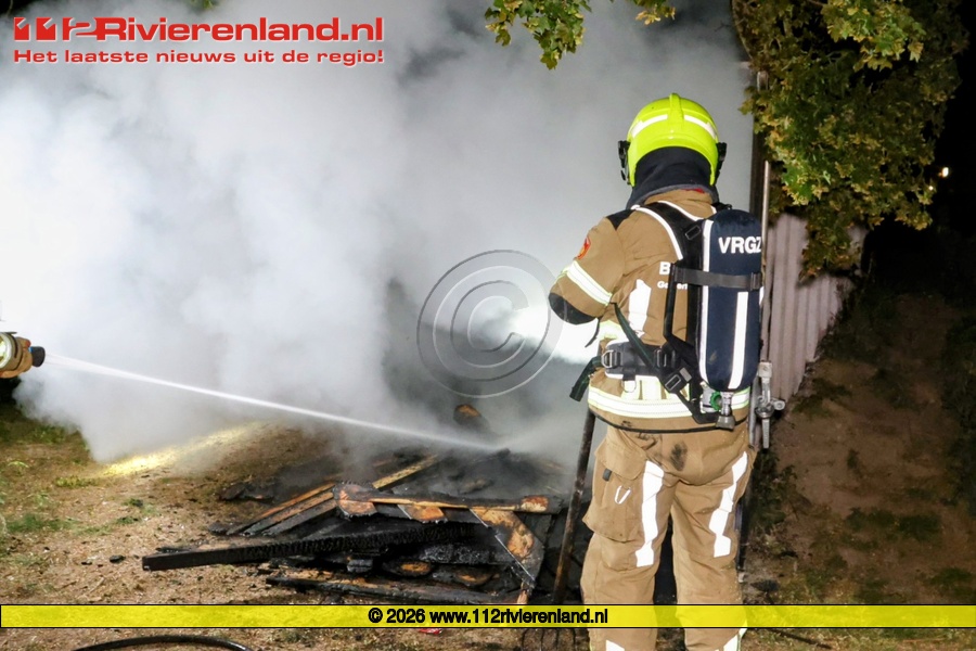 Brand in zeecontainer met hout