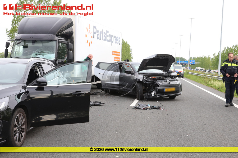 Bestuurder gewond bij ongeval knooppunt Deil A2