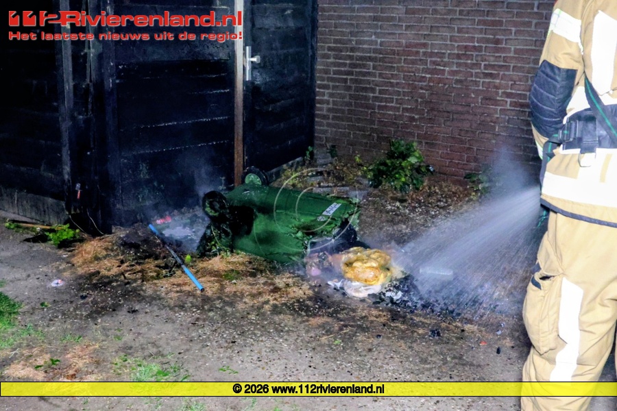 Afvalcontainer brand uit