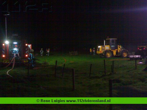 Hooibalen in brand Rijnbandijk