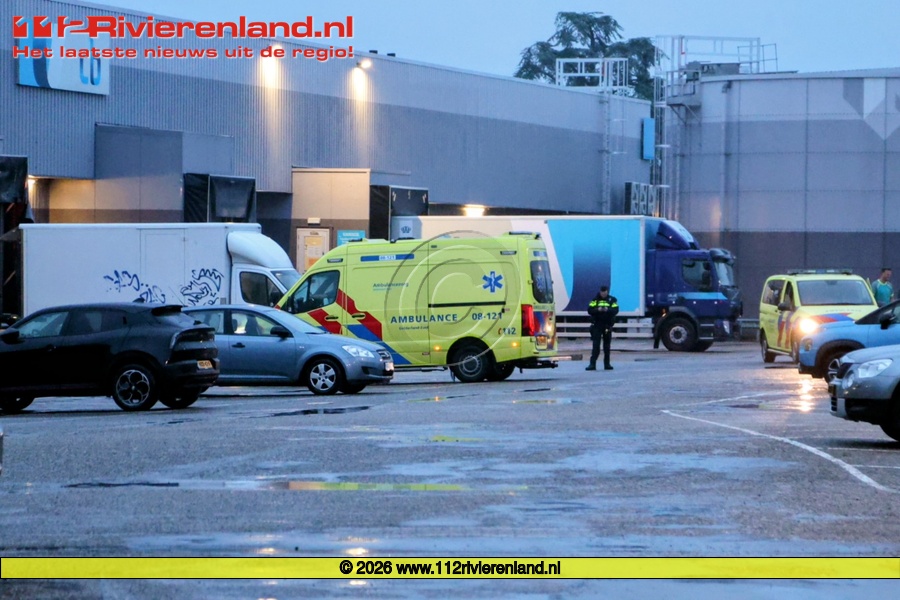 Persoon met spoed naar ziekenhuis na incident bij Centraal Boekhuis