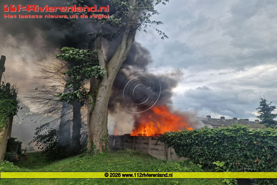 Beneden-Leeuwen - Uitslaande brand in schuren