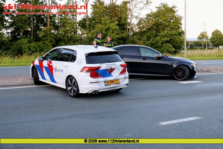 Gestolen Mercedes na achtervolging klemgereden