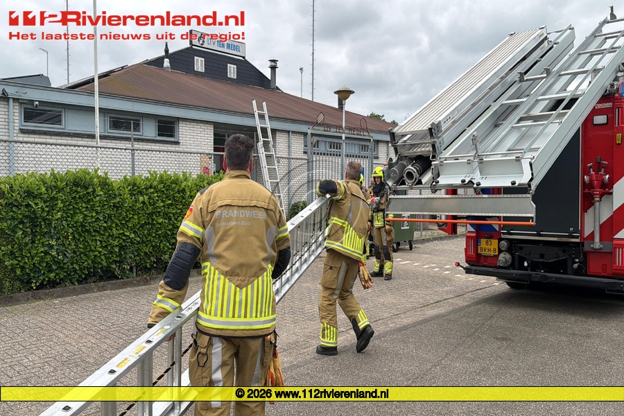 Brandweer rukt uit voor brandgerucht bij tennisvereniging