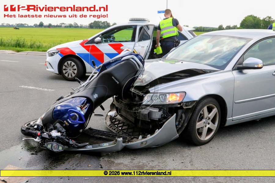 Motorrijder met spoed naar ziekenhuis na aanrijding