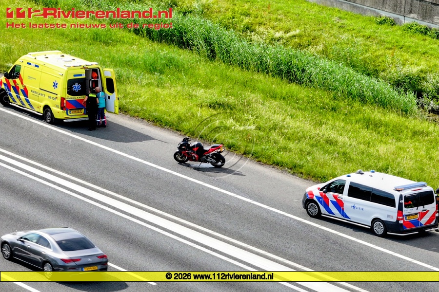 Motorrijder raakt gewond bij botsing op A15