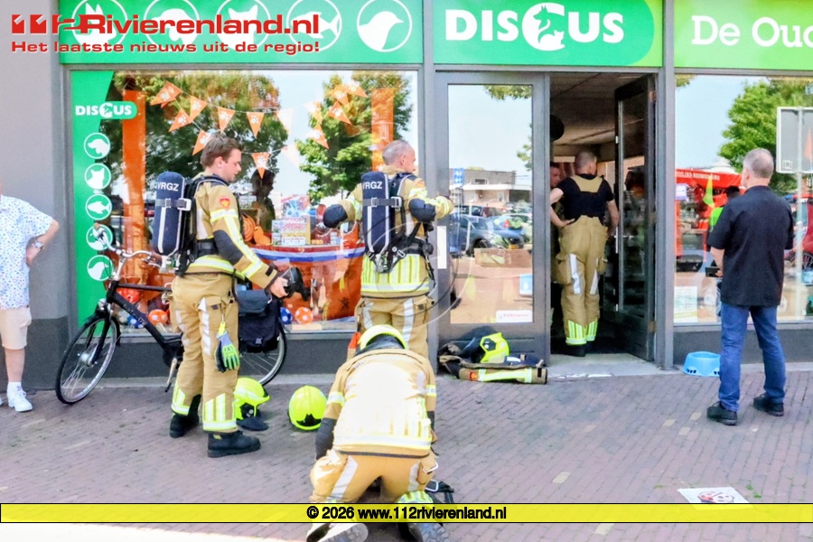 Smeulende stekkerdoos veroorzaakt brandmelding in dierenwinkel