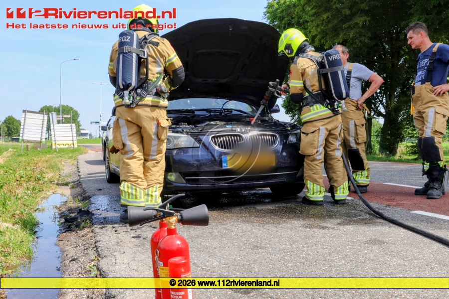 Vuren - Snel ingrijpen voorkomt grote autoschade na motorbrand
