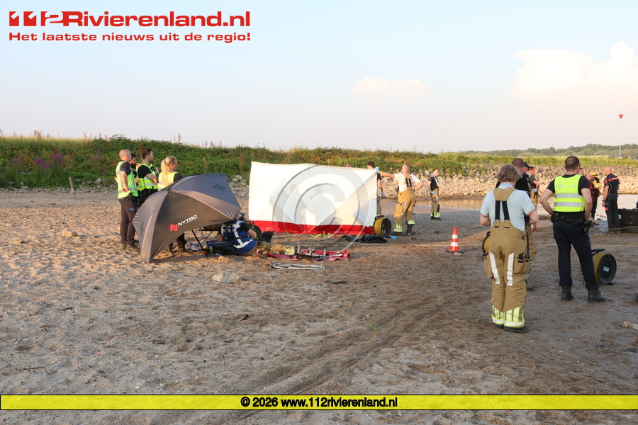 Man overleden aangetroffen in de Waal na grootschalige zoekactie