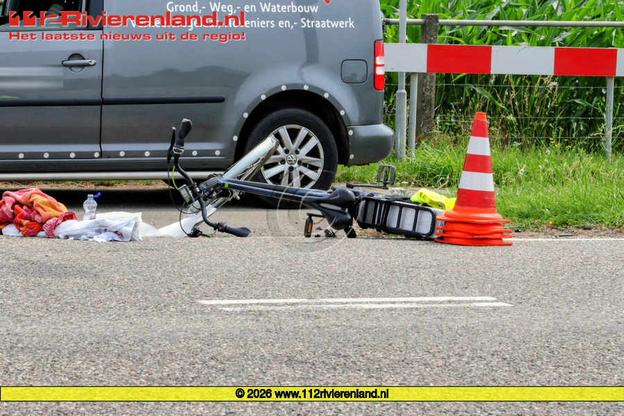Fietser ernstig gewond na aanrijding met vrachtwagen