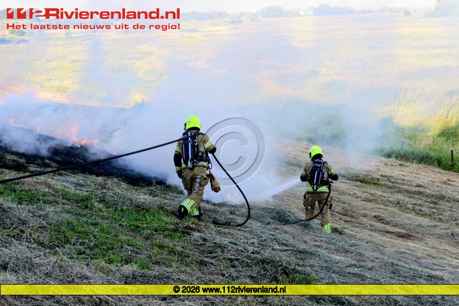 Bermbrand trekt veel bekijks langs Echteldsedijk