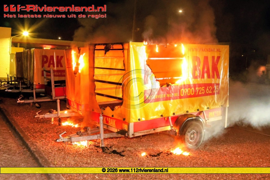 Twee aanhangwagens beschadigd door brand bij tankstation