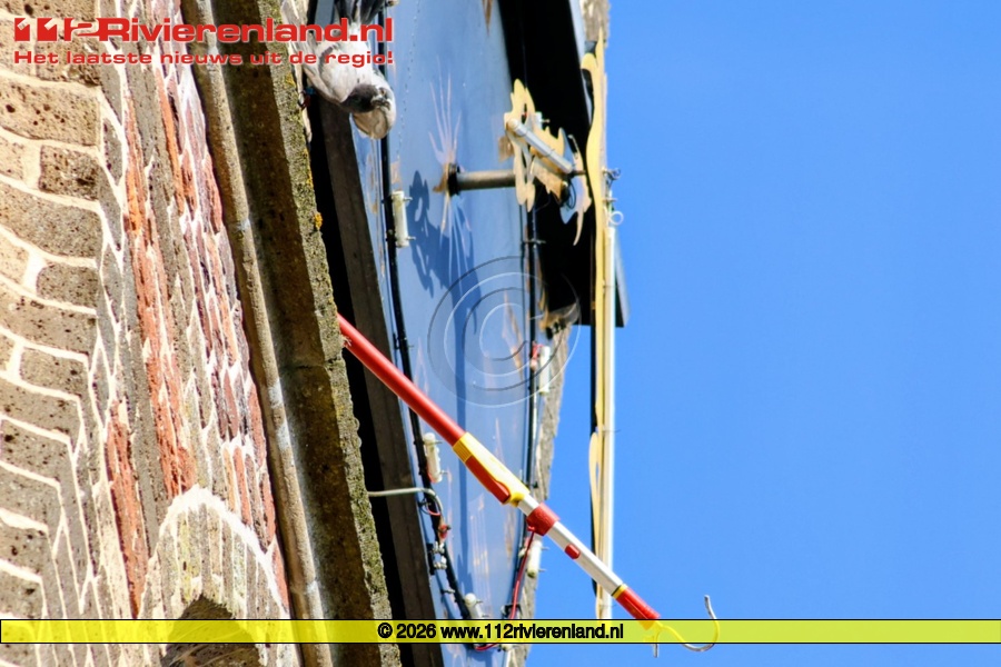 Brandweer bevrijdt duif uit kerktoren