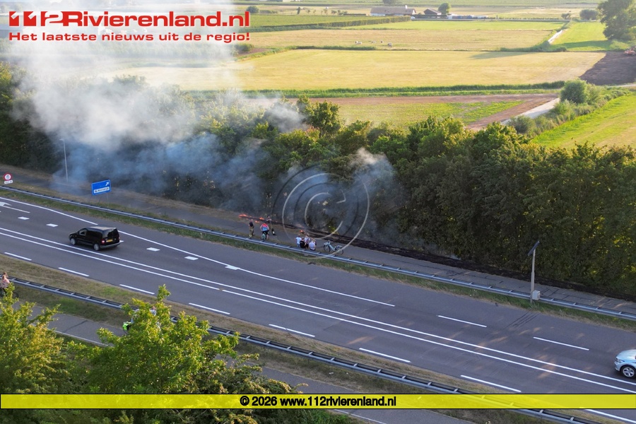 Twee bermbranden langs N233 snel geblust