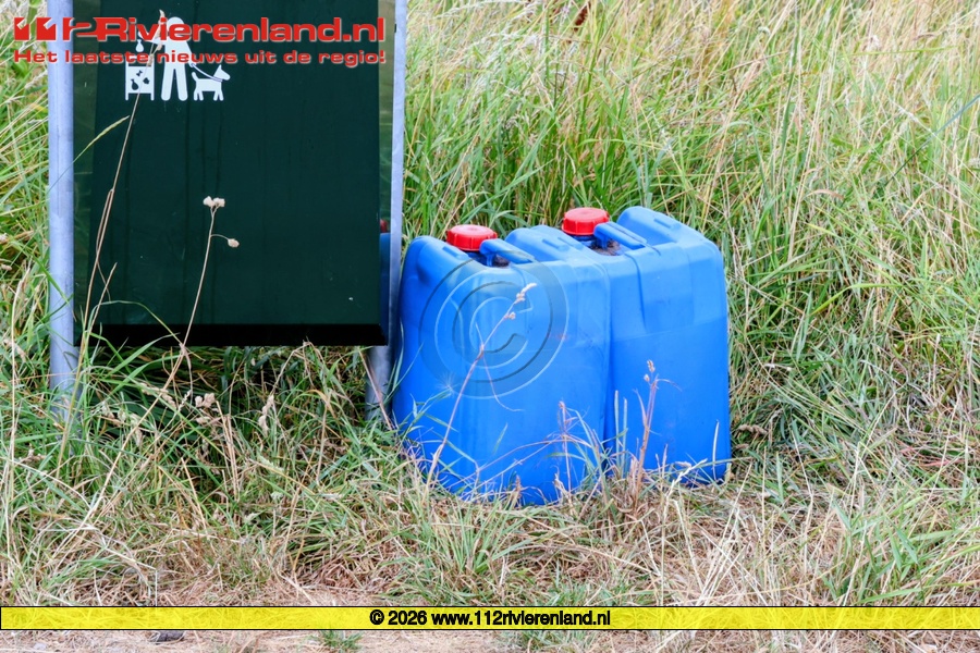 Gedumpte jerrycans aangetroffen op carpoolplaats